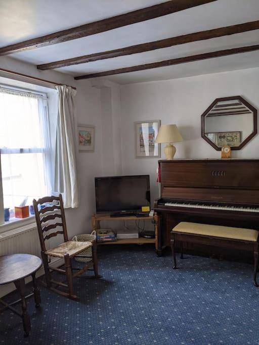 Seal, Comfortable Family Cottage 휫비 외부 사진